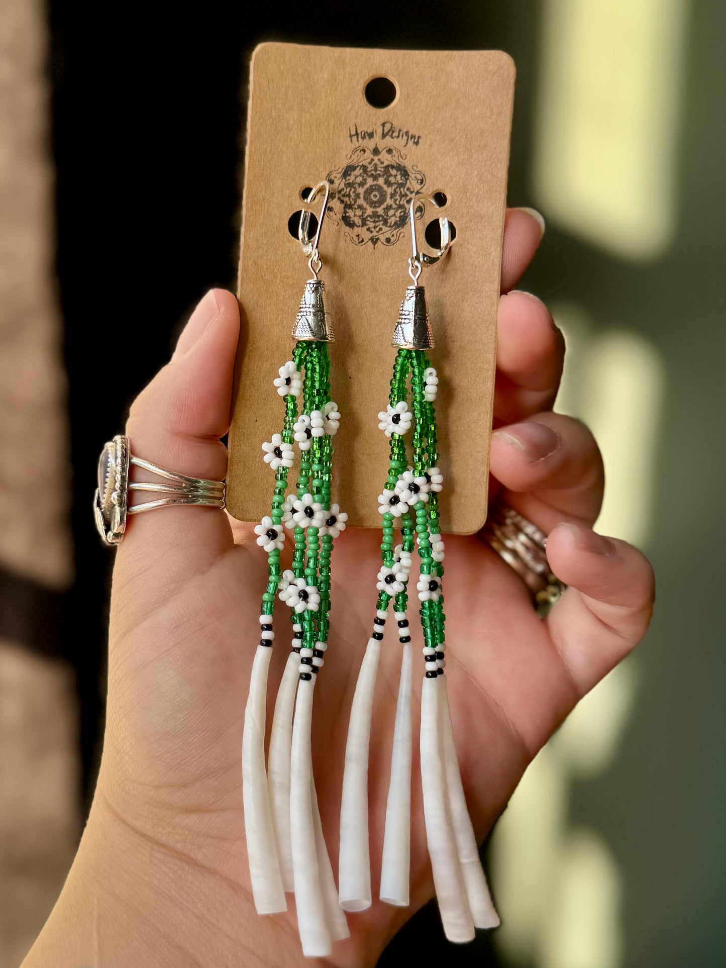 Green & White Daisy Dentalium Shorties