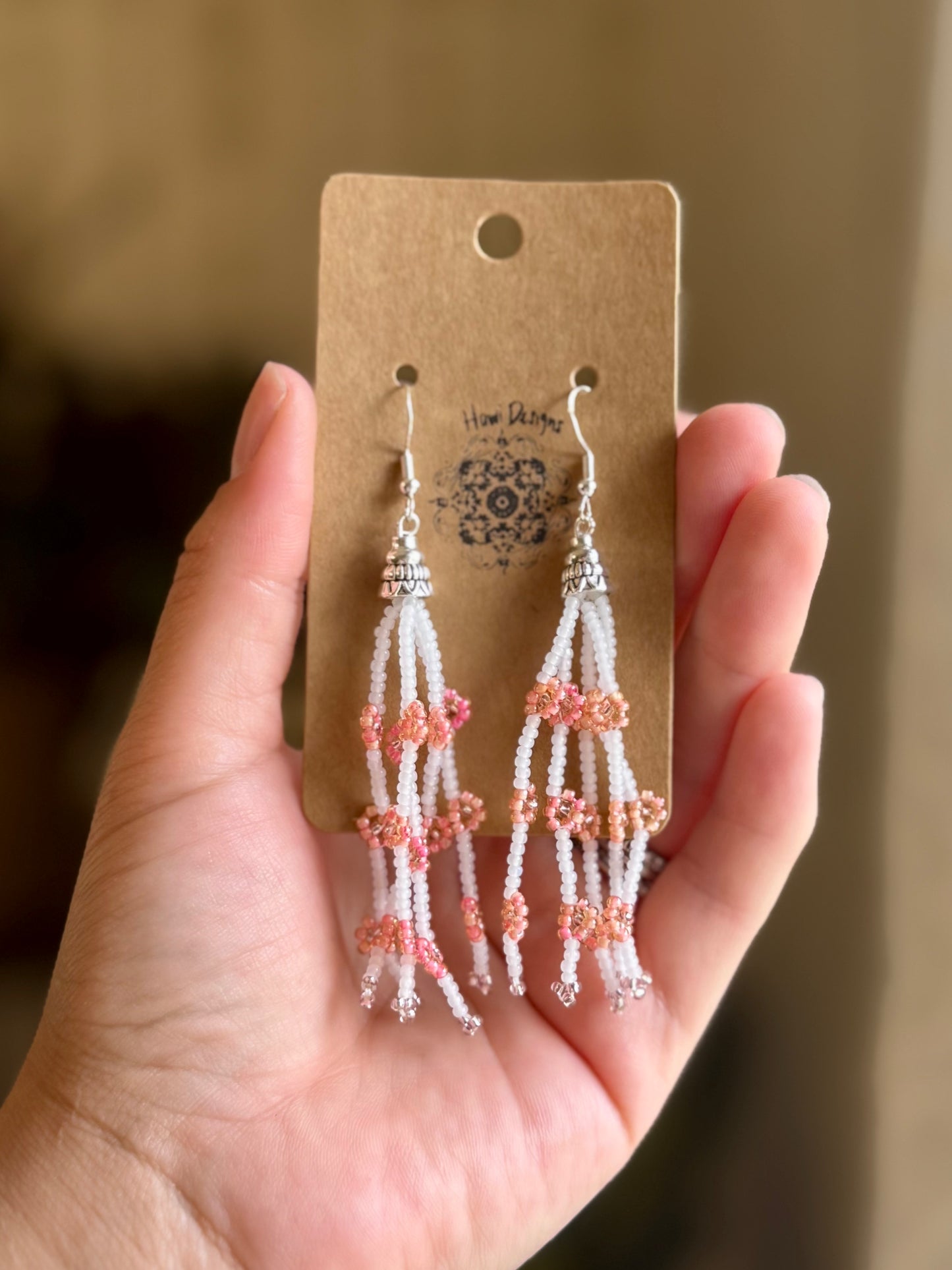 White with Peach Daisies