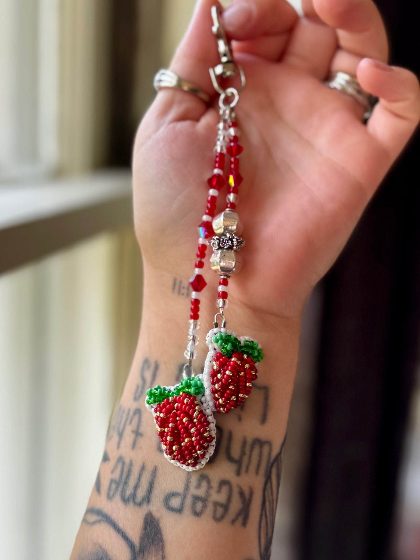 Mini awʌ́hihte Keychain