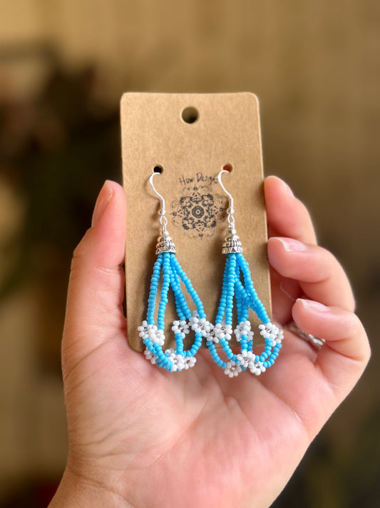 Turquoise with White Daisies